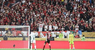 Torcida do Flamengo vira manchete em jornal dos Estados Unidos após jogo contra o Espérance