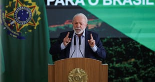 “Esse país vai ter pela primeira vez um presidente eleito quatro vezes”, afirma Lula