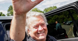 Bannon diz que Trump ‘está aborrecido’ e prepara sanções contra Moraes por Bolsonaro
