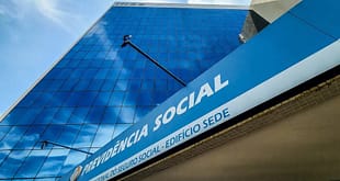 Justiça suspende consignados do INSS para menores após explosão de contratos