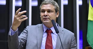 Lindbergh pede inclusão de Jair Bolsonaro em inquérito por obstrução de investigação