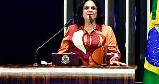 Damares Alves diz que está com câncer de mama e passou por cirurgia