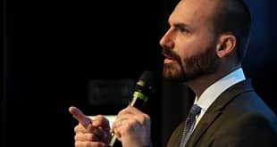 Eduardo Bolsonaro diz que pode concorrer à Presidência em 2026 em campanha virtual