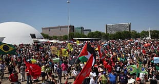 Manifestantes protestam ao menos em sete capitais contra PEC da Blindagem e anistia