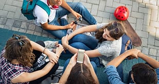 Como o tarô ajuda a entender e fortalecer amizades