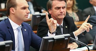 Em conversa com Tarcísio, Bolsonaro descarta filho Eduardo como presidenciável