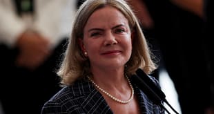 Gleisi Hoffmann diz que Tarcísio ‘não tem condições’ de ser presidente