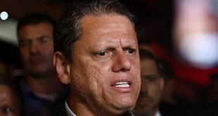 Com aval de Bolsonaro, Tarcísio faz movimentos por candidatura ao Planalto em 2026
