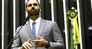 Eduardo Bolsonaro diz que bandeira dos EUA frente ao Masp é agradecimento a Trump