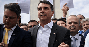 Flávio Bolsonaro diz que vai falar sobre anistia com Tarcísio: “Mergulhado de cabeça”