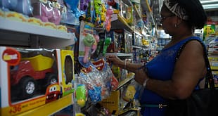 Polícia deflagra operação contra PCC por lavagem de dinheiro em lojas de brinquedos