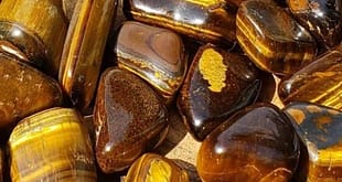 Tarô: Como o cristal olho de tigre se conecta ao arcano o mago