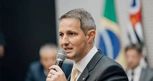 As hipóteses apontadas por Derrite para contaminação por metanol em bebidas no estado
