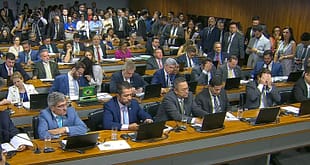 Comissão aprova MP da tributação por 12 a 13; veja como votou cada parlamentar