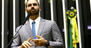 Relator vota por arquivamento de processo contra Eduardo por sanções dos EUA