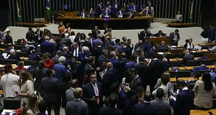 Após aprovação unânime na Câmara, governo tenta acelerar isenção do IR no Senado