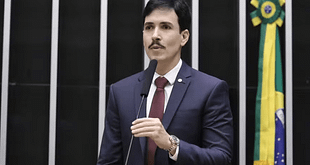 PEC que isenta de IPVA veículos com mais de 20 anos é aprovada em comissão da Câmara