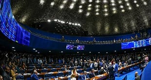 Senado aprova projeto que proíbe descontos de sindicatos em aposentadorias do INSS