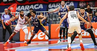 Segue o líder! Em jogo emocionante, Flamengo vence Mogi e se mantém no topo do NBB