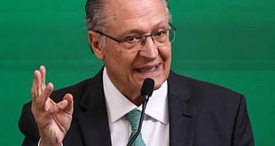 Alckmin: ditadura deve ser combatida em todo lugar, seja de direita ou de esquerda