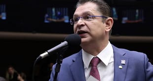 Bolsonaro na “Papudinha” é “vingança travestida de legalidade”, diz Sóstenes